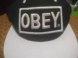 Topi Snapback Obey