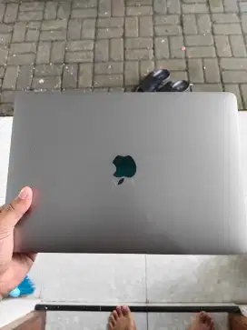 Macbook pro 2017, minus LCD (bisa nego)