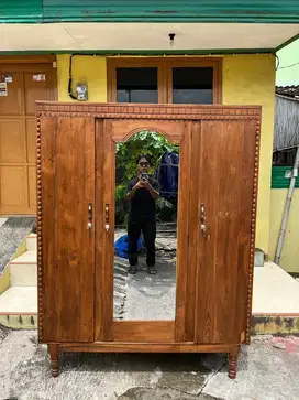 Lemari lawasan 3 pintu