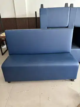 Sofa resto&cafe warna biru uk 160x67x110 sampe senderan 
Kondisi baru