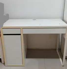 Meja belajar ikea
