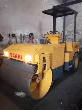 Tandem sakai TW41 berat 4-5 ton tahun 2012