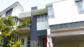 DIJUAL RUMAH MEWAH & ELITE  Taman Telaga Goff BSD  Spesifikasi :  • Ha