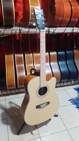 Gitar elektrik yamaha f310