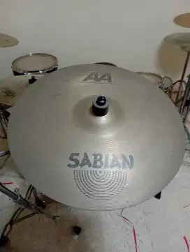 Cymbal Sabian AA Medium Crash 18