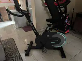 Bfit Spin Bike/Sepeda Olahraga