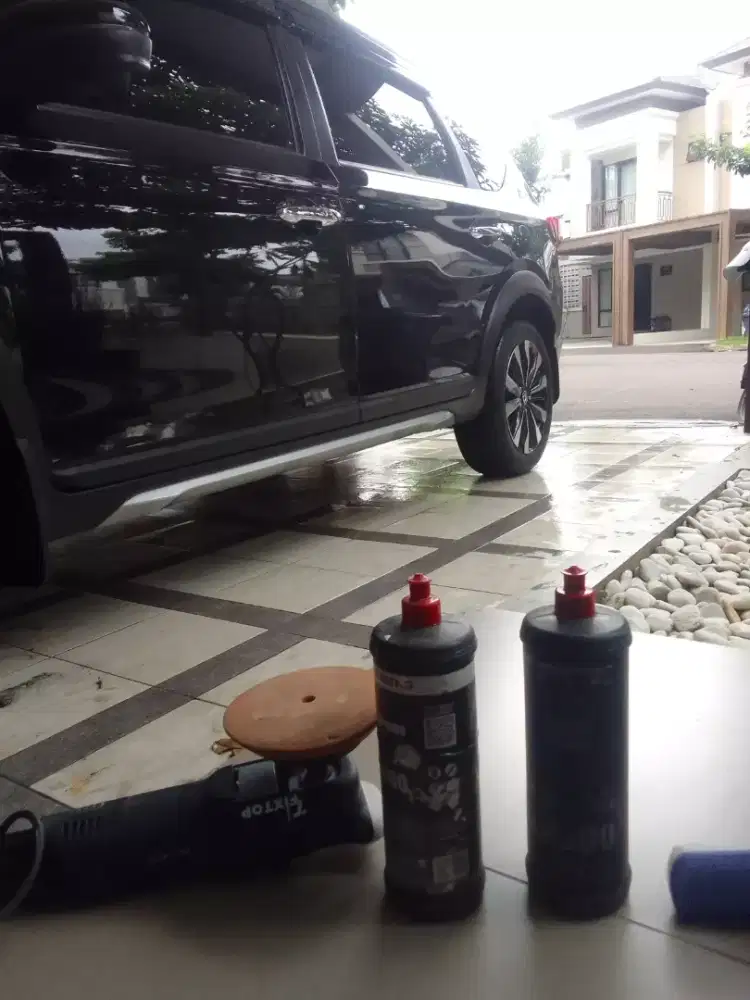 Poles dan salon mobil motor panggilan