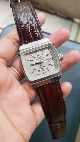 Jam tangan Seiko SQ Sport
