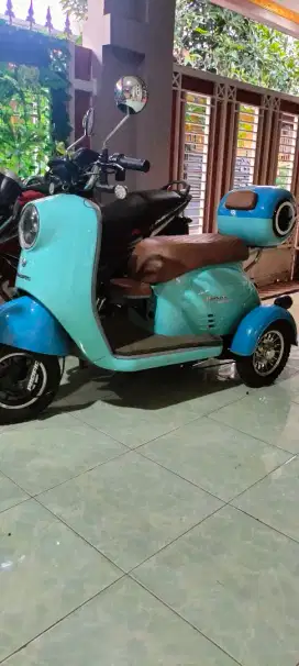 Sepeda  motor listrik pacific croser vx