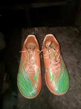 Dijual sepatu futsal specs