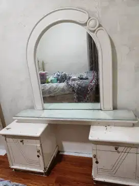 Meja Rias kayu solid