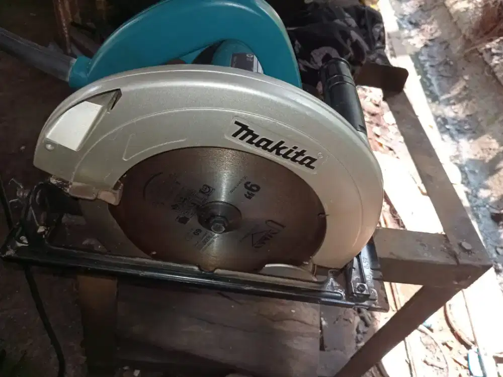 Mesin potong makita 9in