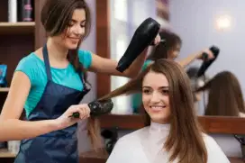 Di Butuhkan Kapster salon rambut