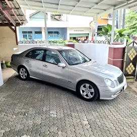 Mercedes-Benz E240 2004 Bensin