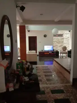 Rumah siap huni di sektor 5 Bintaro Jaya , Tangerang selatan
