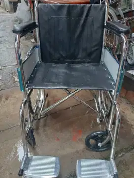 Kursi roda bekas