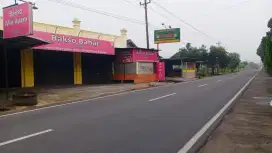 Disewakan ruko 3 pintu di jl Raya lpmp plasan Tirtomartani Kalasan