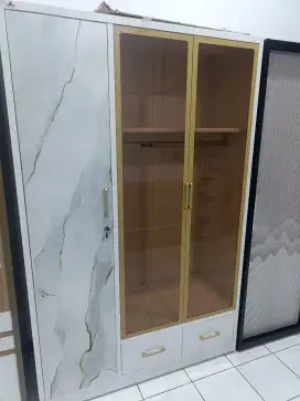 Lemari besi kaca 3pintu