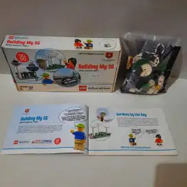 Mainan LEGO Building My Singapore (244 pcs)