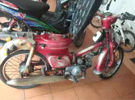 Honda C70 Merah