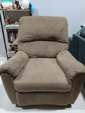 Sofa recliner nyaman dan empuk