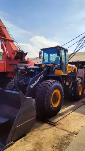 JUAL WHEEL LOADER SHANTUI KAPASITAS 3 M³ SURABAYA