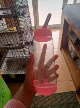 Kandang dan alat minum anjing dan kucing