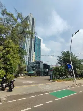 Ruang kantor di Holland Villages pinggir jalan Protokol Jakarta Pusat