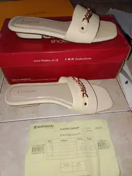 Sendal fladeo baru no 36 ,,, harga 150 rb aja