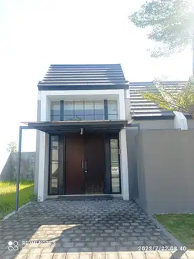 Rumah minimalis Scandinavia Lokasi tenang dekat Club House