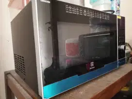 Jual Microwave Elextrolux model EMS3087X