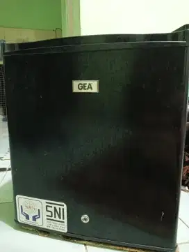 Dijual kulkas second Gea