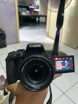 Canon 800D + Lensa kit 18-55mm STM