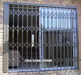 Pintu harmonika pertokoan, lift barang, dll pasang service Bandung