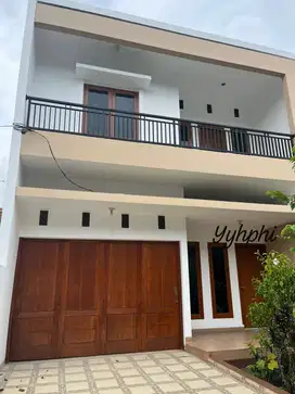 Dijual rumah 2lantai siaphuni di Harapan Indah Cluster
