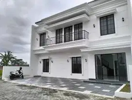 Dijual Rumah Mewah American Clasic Di Gentan Dekat Solo