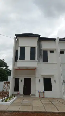 Di jual rumah tingkat 2 lantai