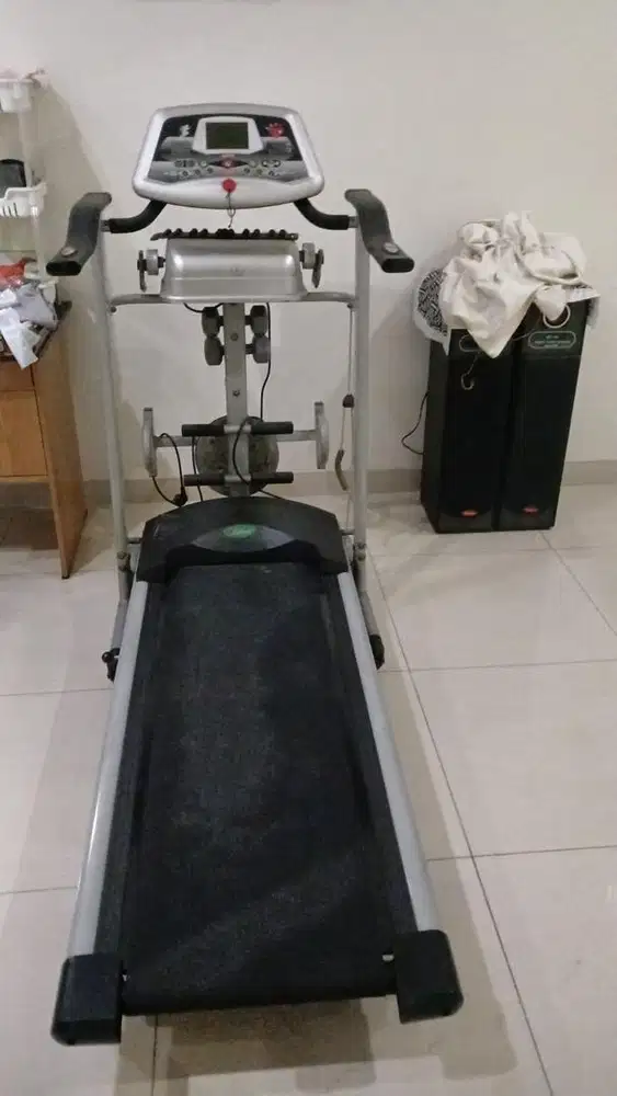 Trademill jarang dipakai, kondisi bagus