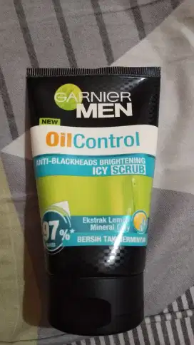 Garnier Men Oil Control