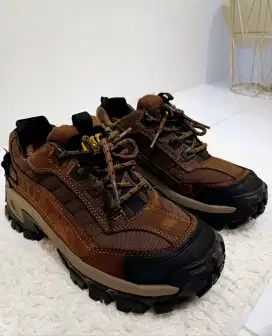 Di jual, sepatu safety merk caterpillar