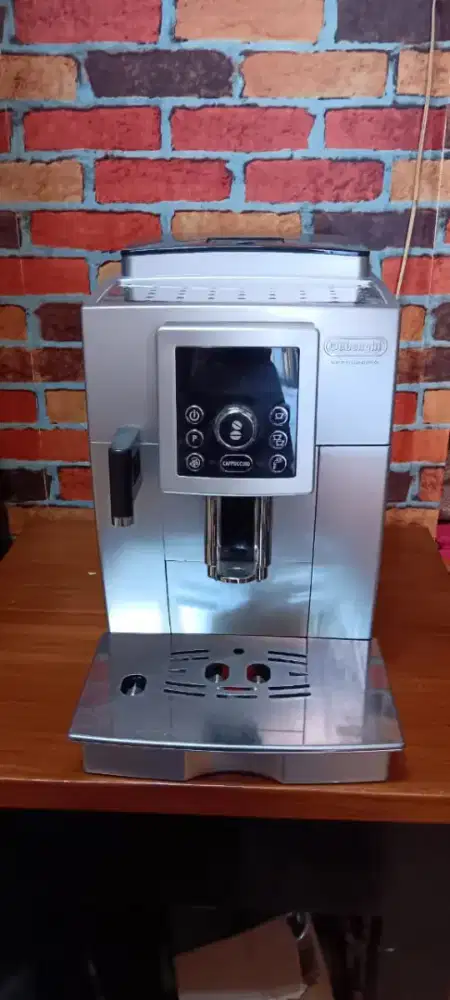Mesin kopi otomatis merk delonghi