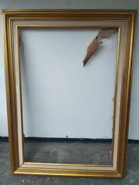 BINGKAI KAYU EMAS DAN KACA
