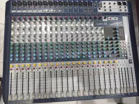 Mixer Soundcraft Signature 22 bekas