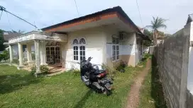 Tanah seluas 468m2 dan 2 unit rumah diatasnya