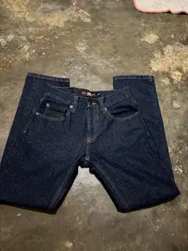 Celana jeans biru dongker