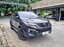 TOYOTA FORTUNER 2.4 VRZ TRD DISEL MATIC THUN 2019 LOW KM ASLI SURABAYA