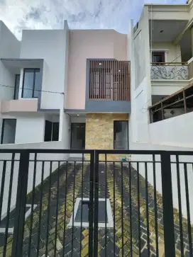 JUAL RUMAH 2 LT BRAND NEW
GADING GRIYA LESTARI
Kelapa Gading JAKUT