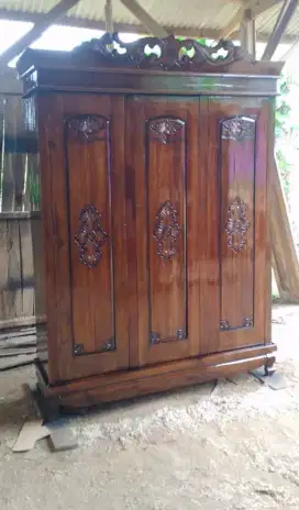 Lemari jati pakaian 3 pintu