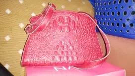 Tas pesta bisa diselempang