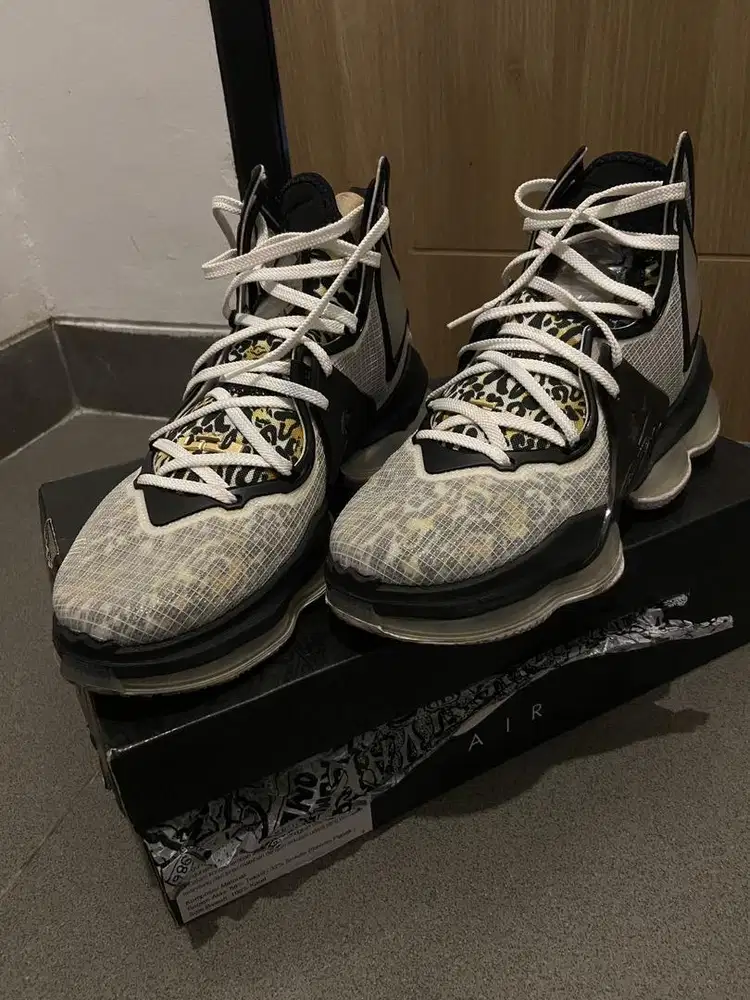 NIKE LEBRON 19 ROYALTY METALLIC GOLD (USED, LIKE NEW) ORIGINAL NIKE